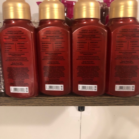 NWT Bath & Body Works Tis The Season 🎄🫧🎅🎅Soap X 4 - Picture 2 of 4